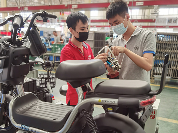 强强联合：速耐电动车自动铆钉枪携手爱玛打造中国“智造”电动自行车